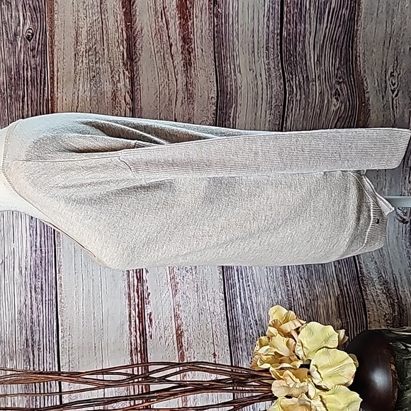 AMERICAN EAGLE TAN LONG SLEEVE LIGHT WEIGHT V NECK PULLOVER SWEATER - Picture 3 of 12